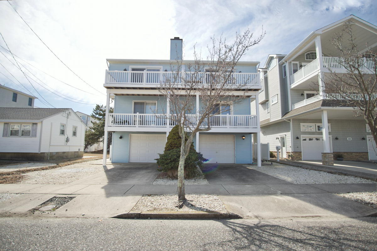 Long & Foster Vacation Rentals-122 67th Street East-image-1