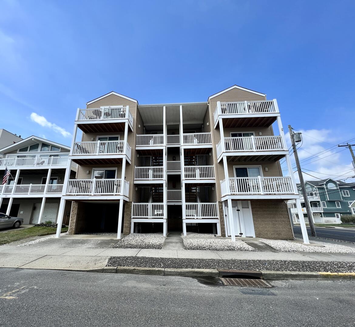 Long & Foster Vacation Rentals-34 35th Street Unit 3W-image-1