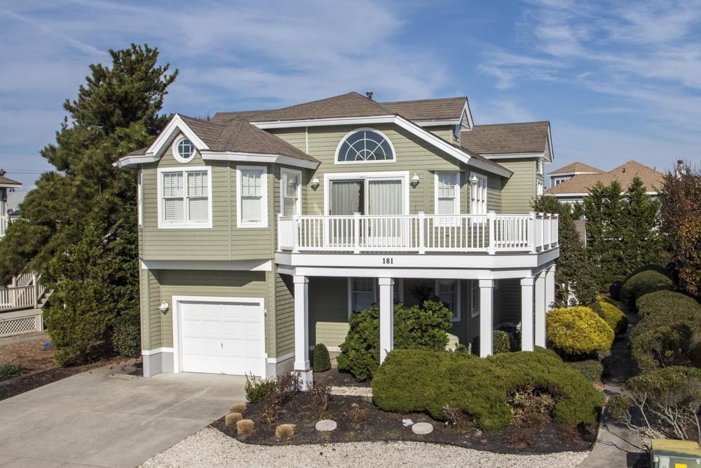 Long & Foster Vacation Rentals-181 67th Street-image-1