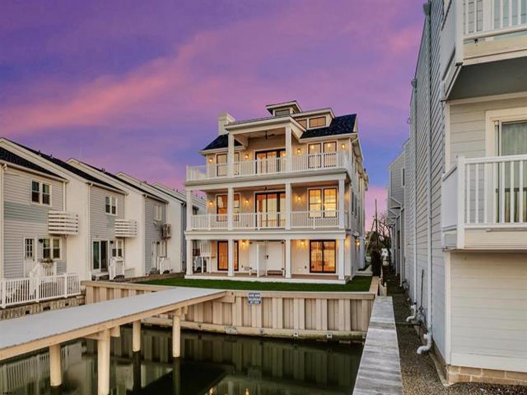 Long & Foster Vacation Rentals-1119 Bayfront, 2nd Floor-image-1