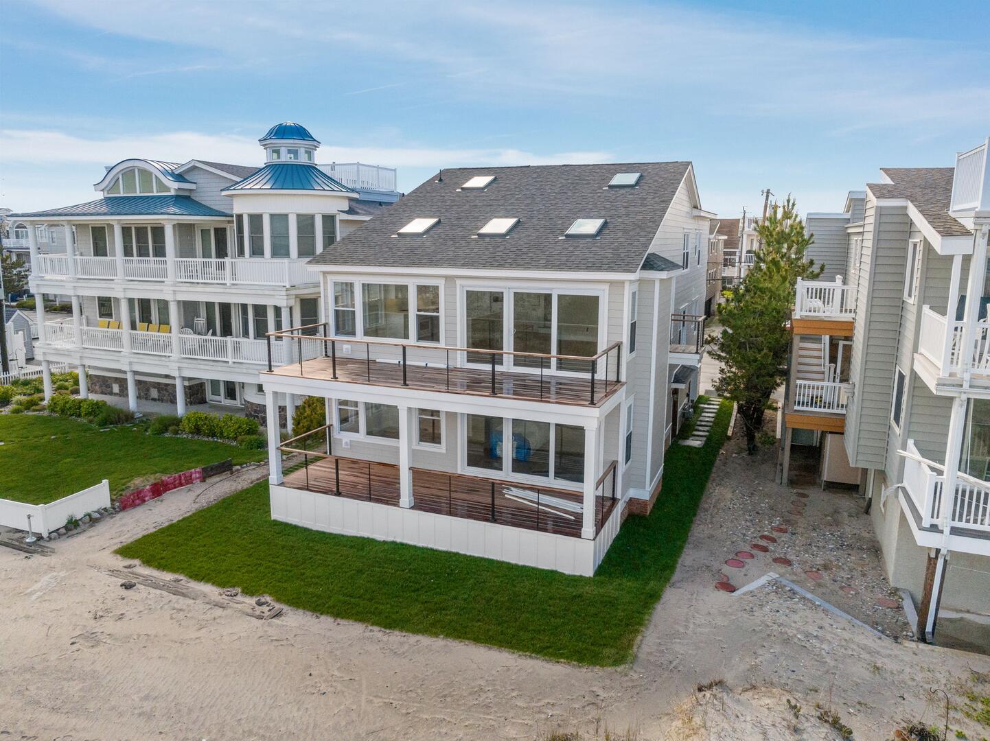 Long & Foster Vacation Rentals-3332 Wesley Avenue, 1st Floor-image-1