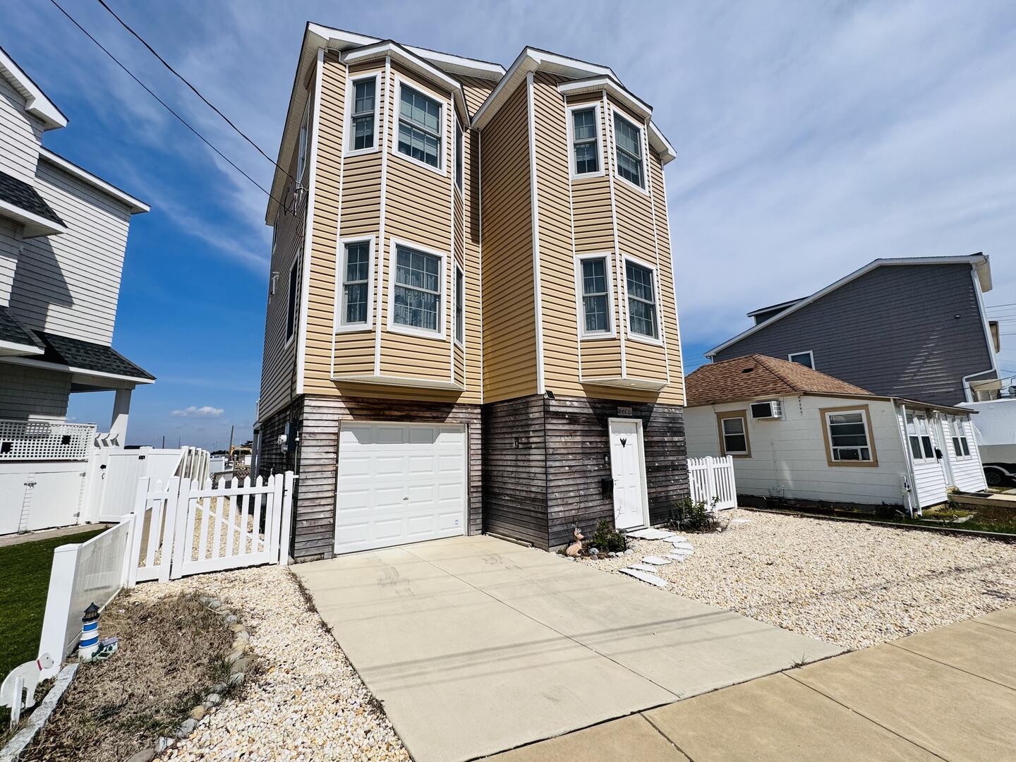 Long & Foster Vacation Rentals-4414 Venicean Road-image-1