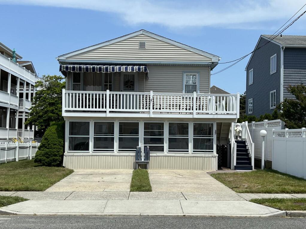 Long & Foster Vacation Rentals-29 60th Street-image-1