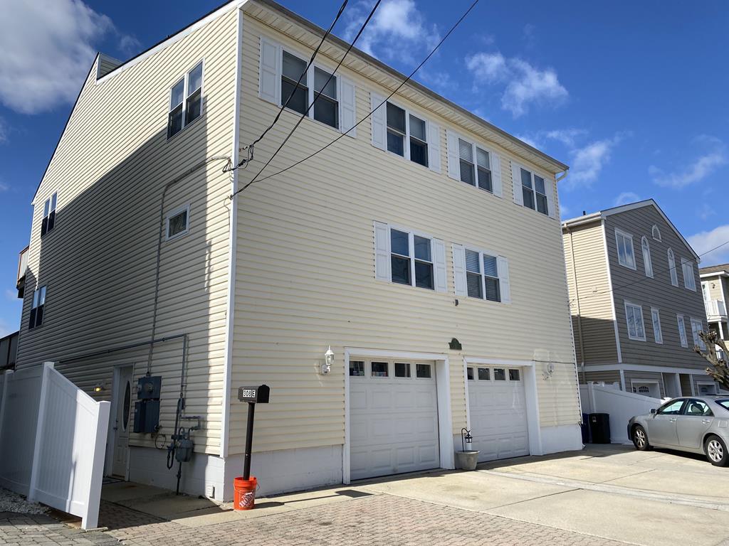 Long & Foster Vacation Rentals-308 44th Street East-image-1