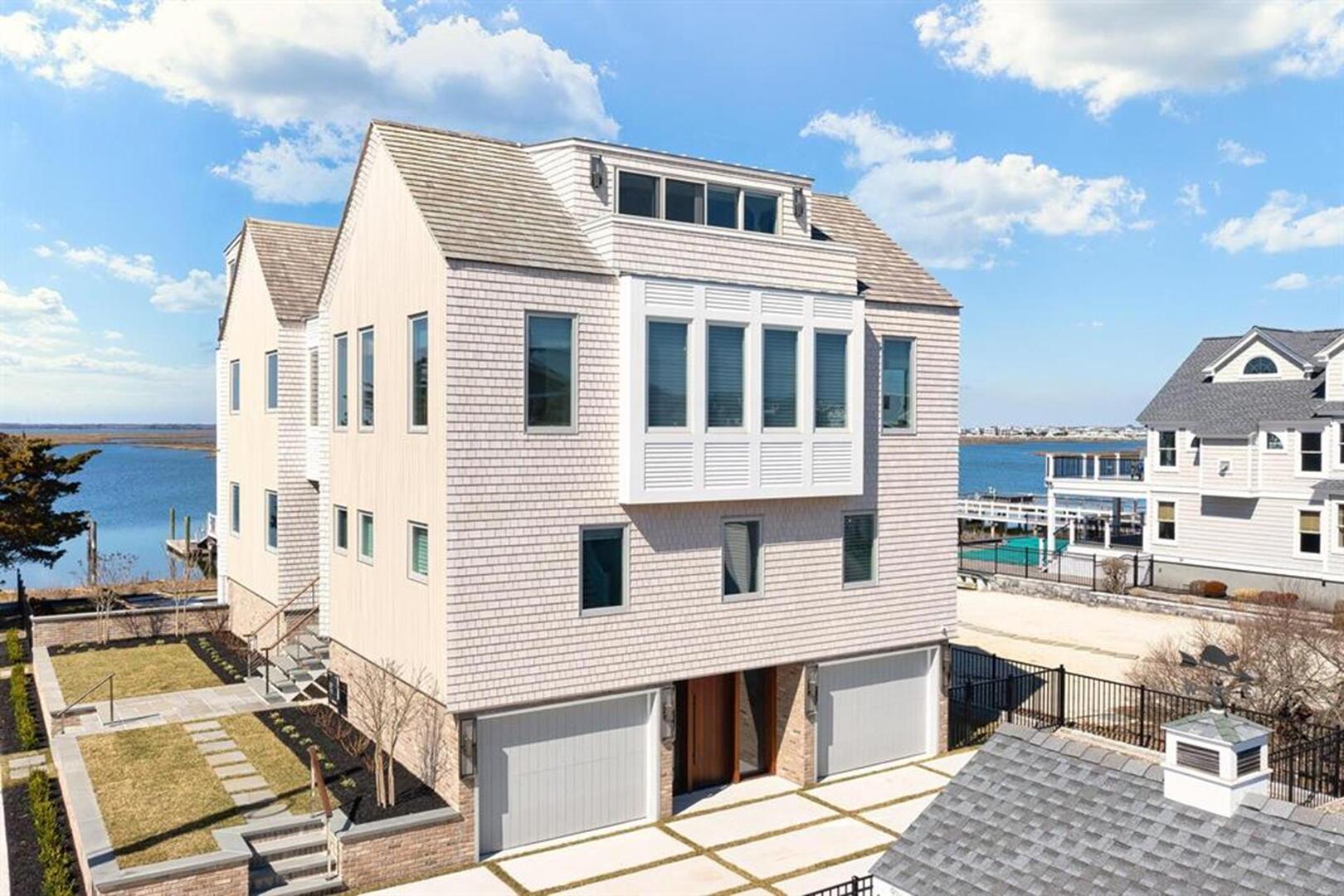 Long & Foster Vacation Rentals-315 58th Street-image-1