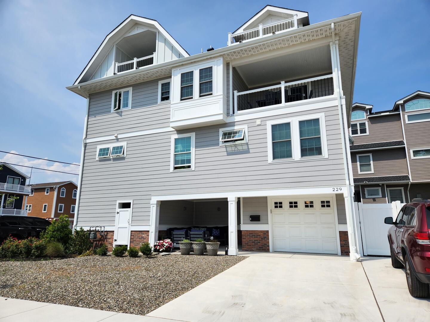 Long & Foster Vacation Rentals-229 45th Street East-image-1