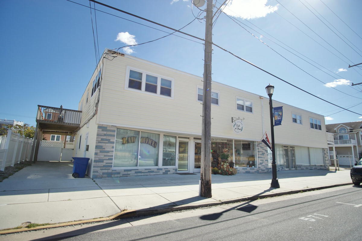 Long & Foster Vacation Rentals-5009 Landis Avenue 2nd Floor-image-1