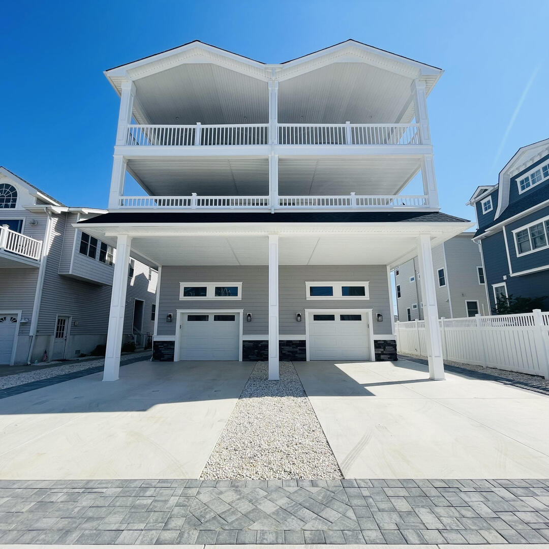 Long & Foster Vacation Rentals-109 56th Street East-image-1