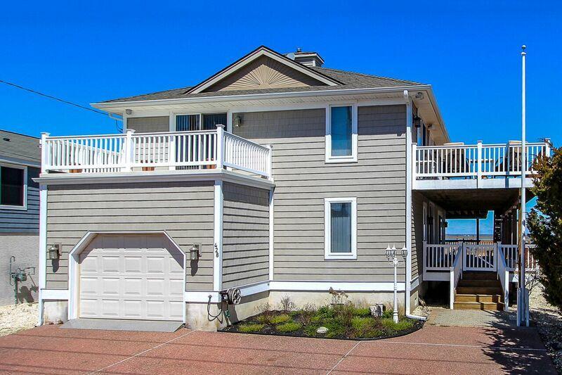 Long & Foster Vacation Rentals-428 Avalon Blvd.-image-1