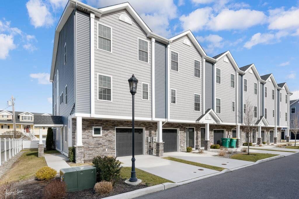 Long & Foster Vacation Rentals-1116 Stone Harbor Blvd, Unit 206-image-1