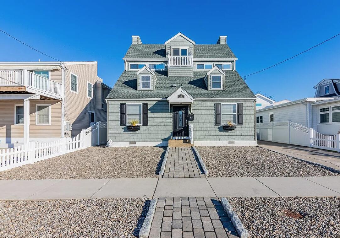 Long & Foster Vacation Rentals-117 83rd Street 1st Floor-image-1
