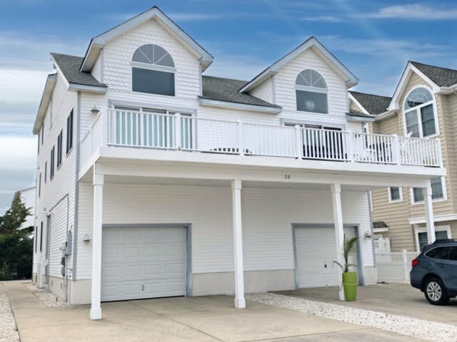Long & Foster Vacation Rentals-26 76th Street East-image-1