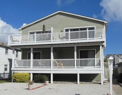 Long & Foster Vacation Rentals-237 56th Street East-image-1