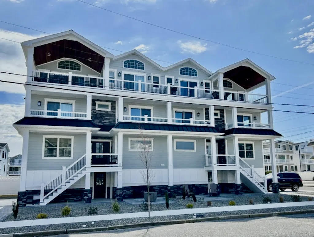Long & Foster Vacation Rentals-142 47th Street East-image-1