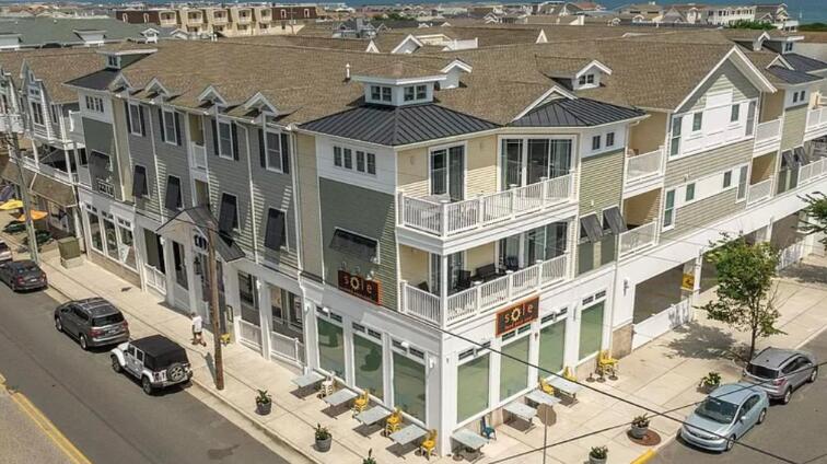 Long & Foster Vacation Rentals-8609 Landis Avenue 305-image-1