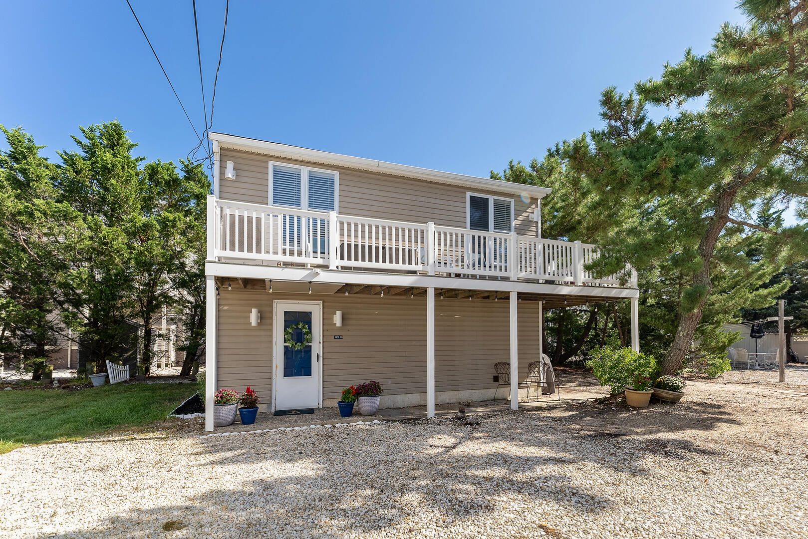Long & Foster Vacation Rentals-129 75th Street C-image-1