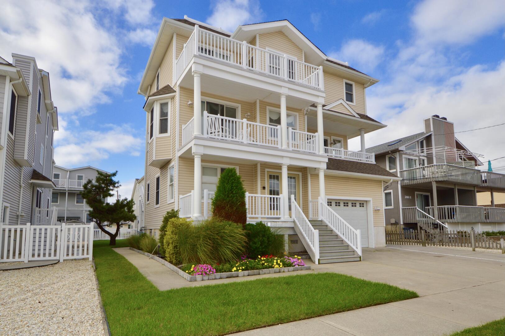 Long & Foster Vacation Rentals-236 27th Street, Front Unit-image-1