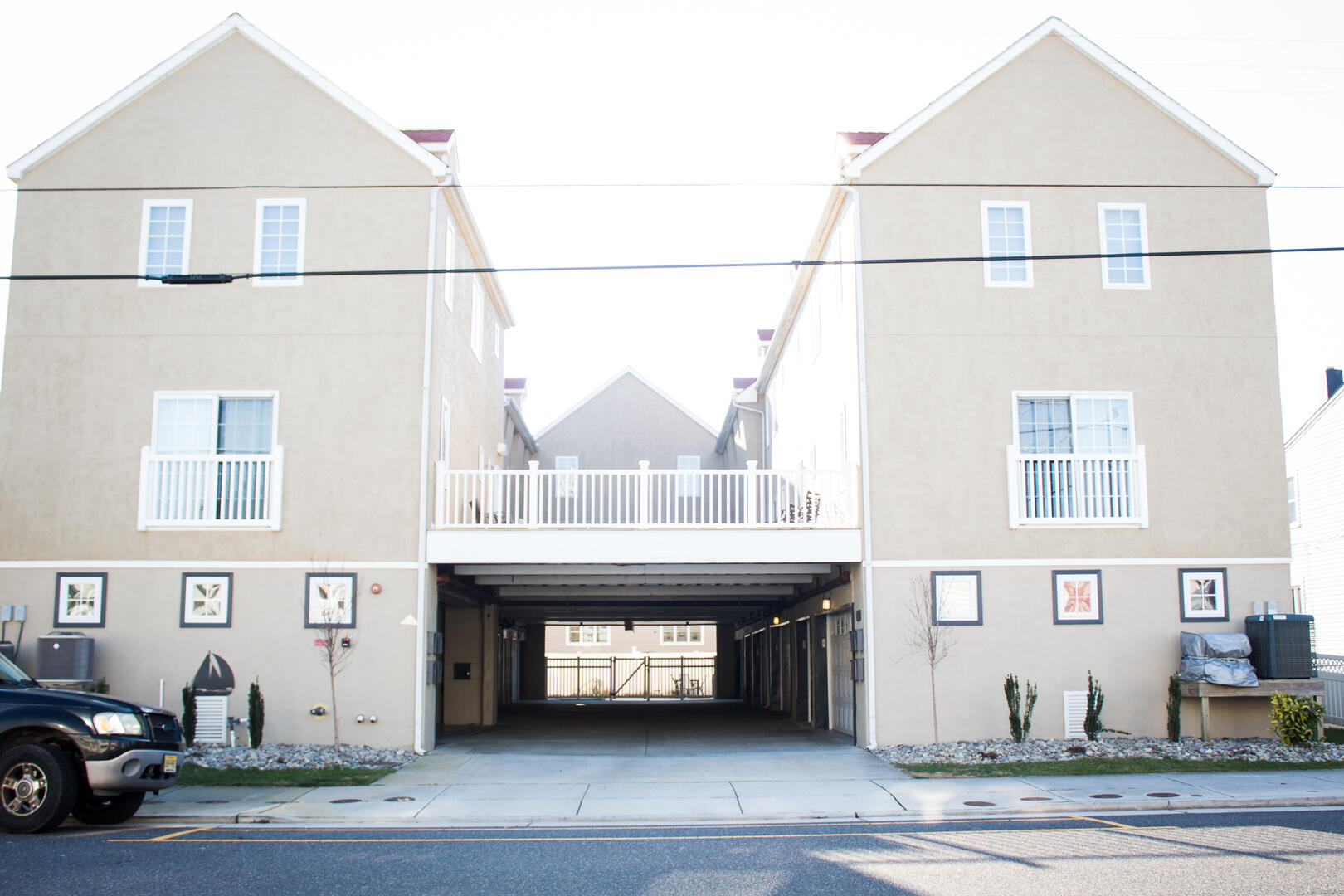 Long & Foster Vacation Rentals-114 E Leaming Avenue #5-image-1
