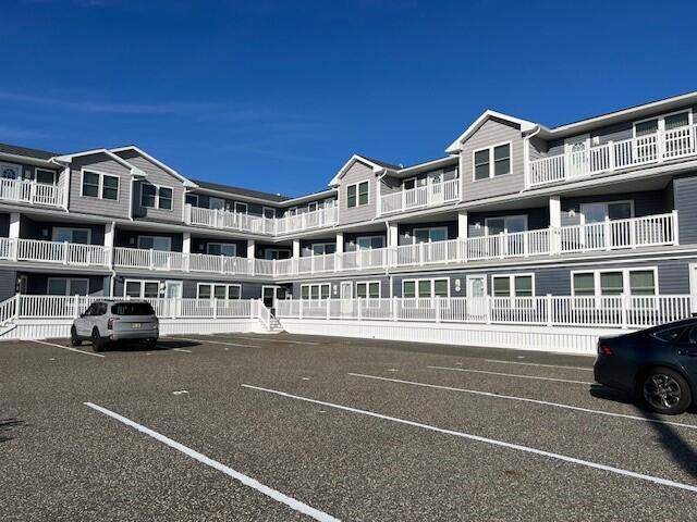 Long & Foster Vacation Rentals-515 E 11th Avenue Unit 7-image-1