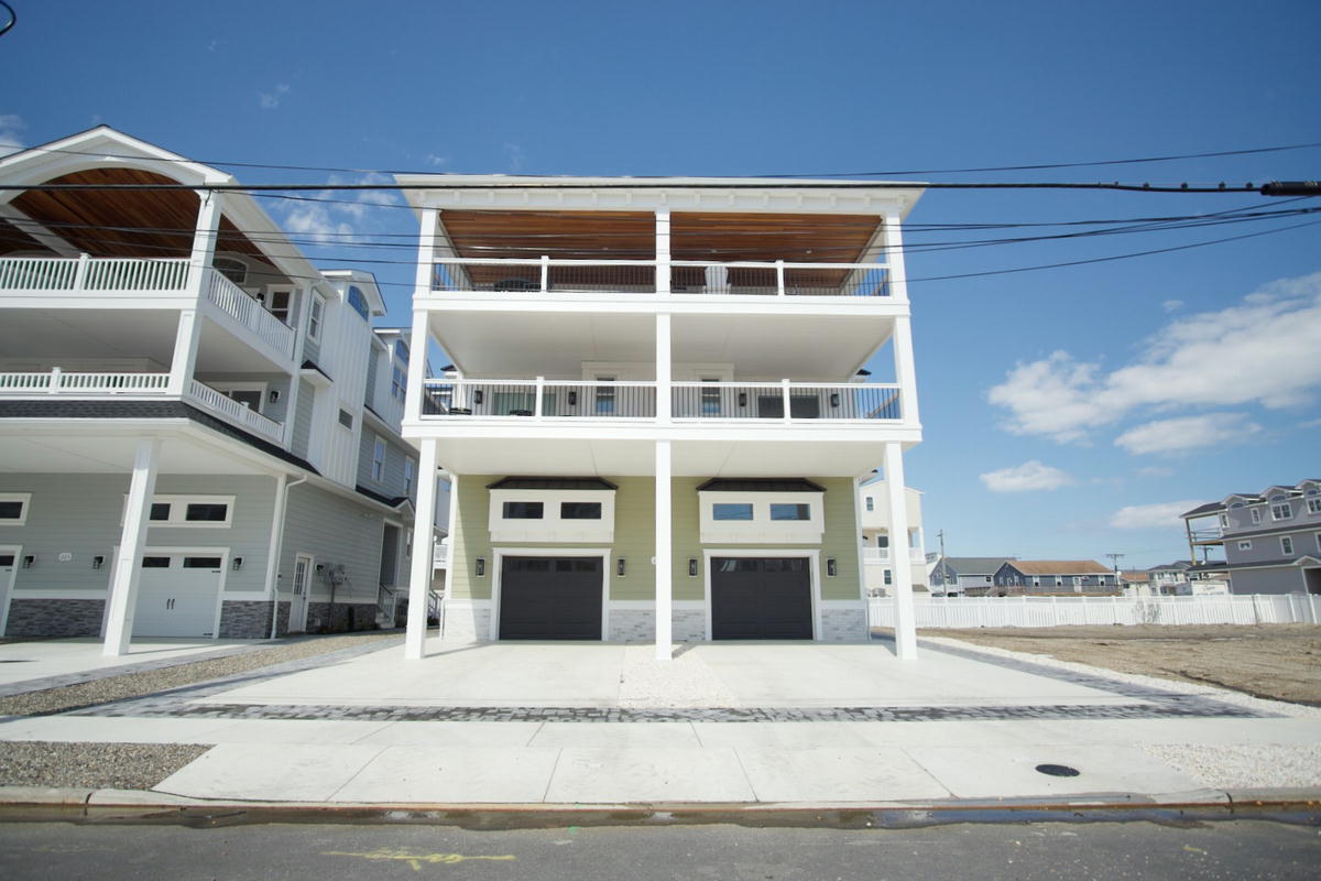 Long & Foster Vacation Rentals-219 40th Street West-image-1