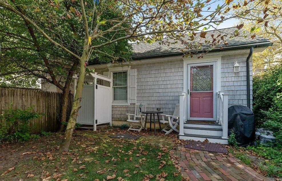 Long & Foster Vacation Rentals-4507 Central Ave Cottage-image-1