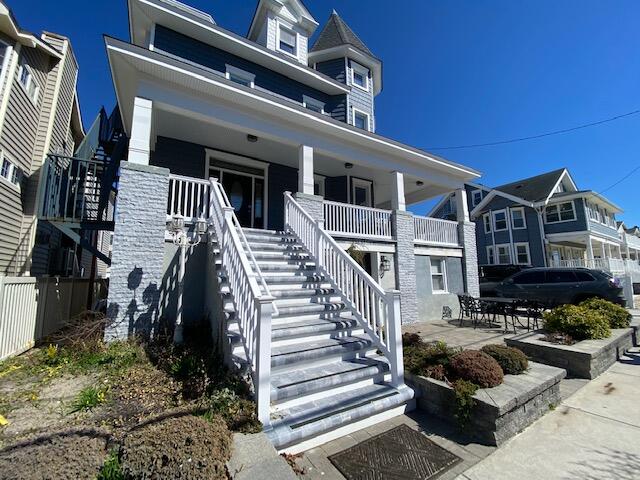 Long & Foster Vacation Rentals-815 5th Street, D Main House-image-1