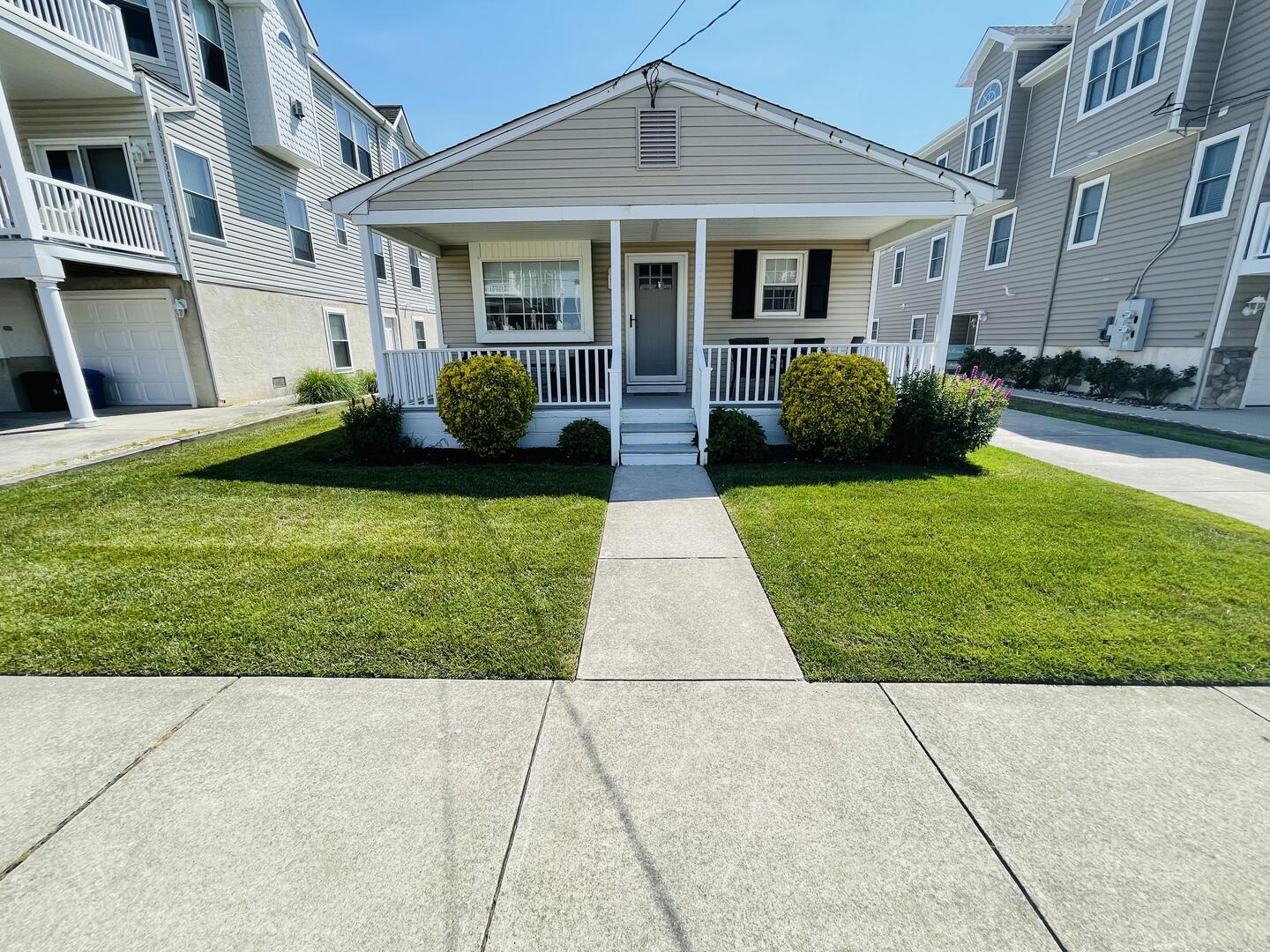 Long & Foster Vacation Rentals-238 54th Street Single-image-1