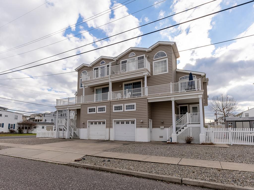 Long & Foster Vacation Rentals-104 67th Street West-image-1