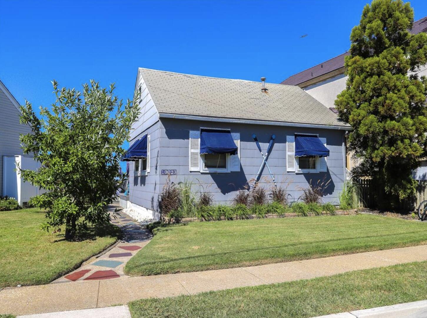 Long & Foster Vacation Rentals-10023 Sunset Drive-image-1