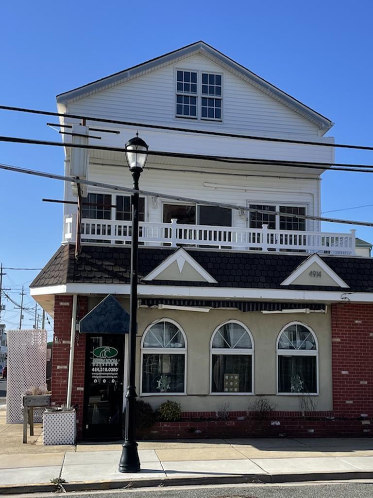 Long & Foster Vacation Rentals-4914 Landis Avenue 2nd Floor-image-1