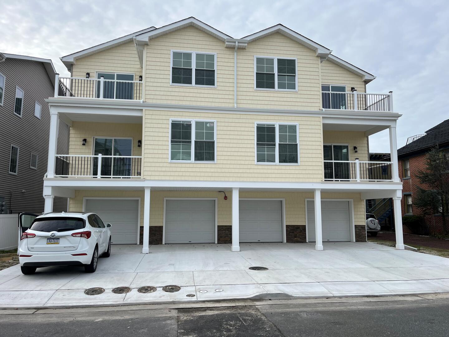 Long & Foster Vacation Rentals-212 East Poplar Ave-image-1