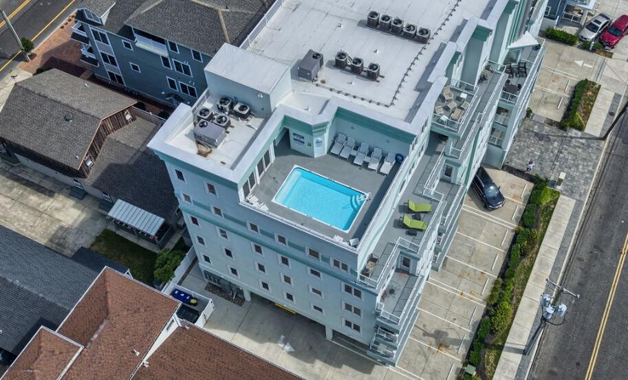 Long & Foster Vacation Rentals-407 E Monterey Ave. #202-image-1