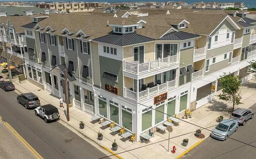 Long & Foster Vacation Rentals-8609 Landis Avenue 306-image-1
