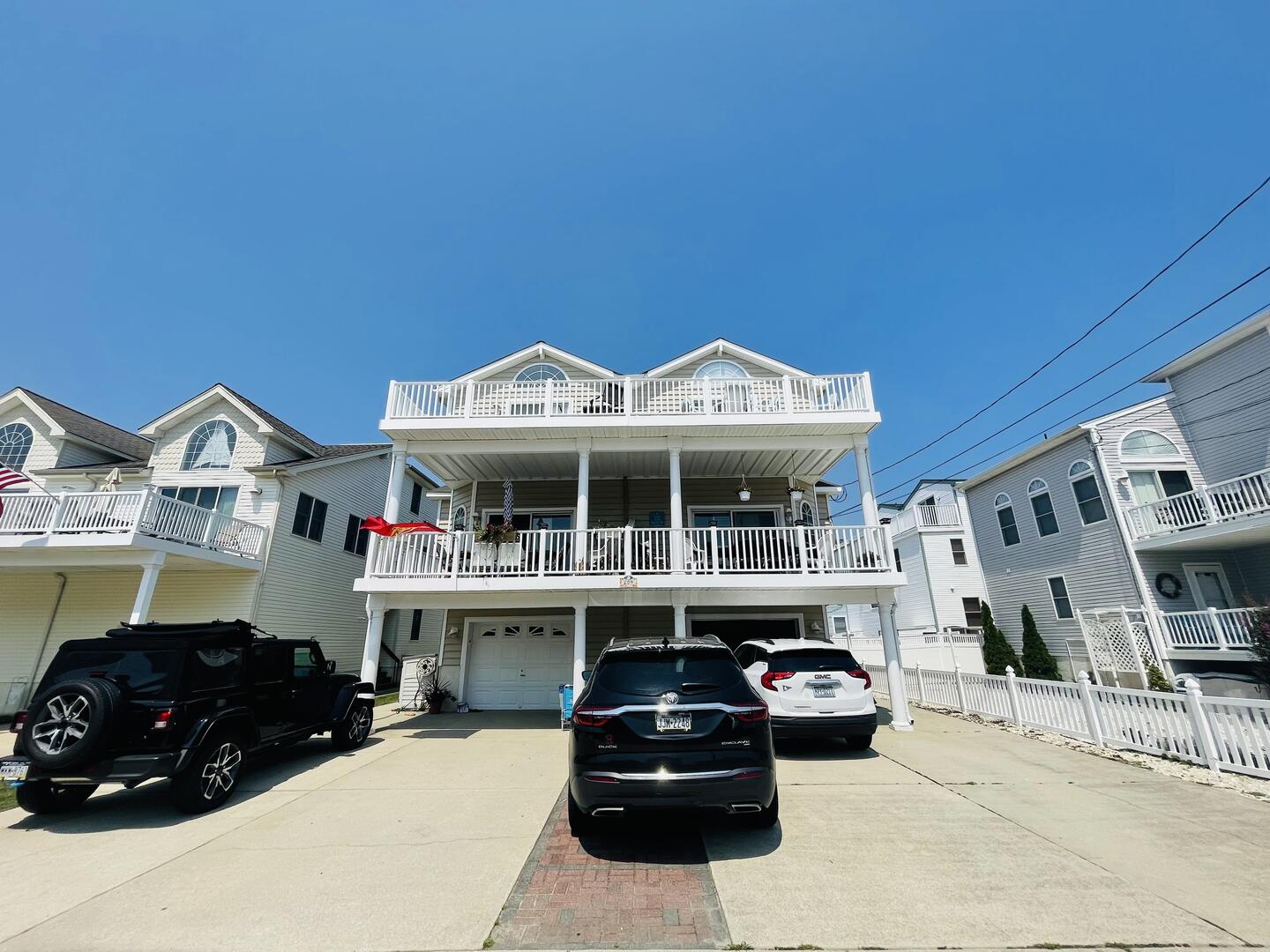 Long & Foster Vacation Rentals-209 56th Street East-image-1