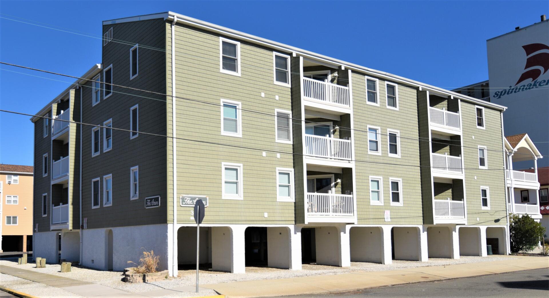 Long & Foster Vacation Rentals-33 36th Street 3B-image-1