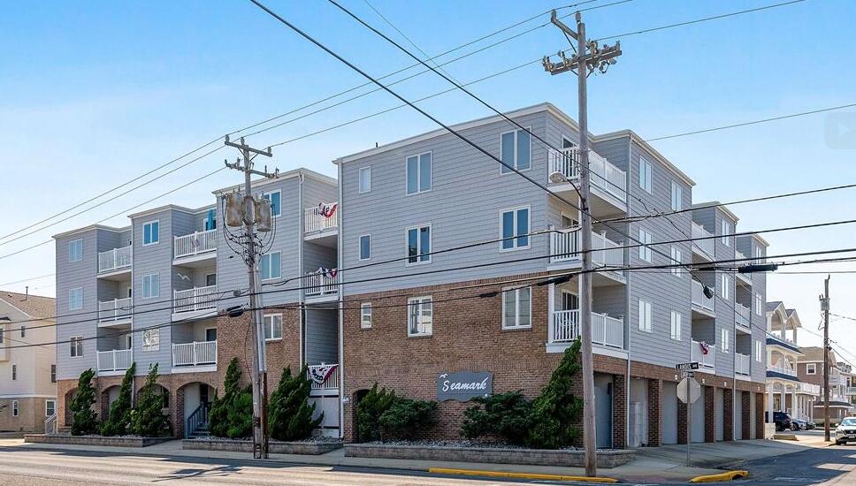 Long & Foster Vacation Rentals-3400 Landis Ave #202-image-1