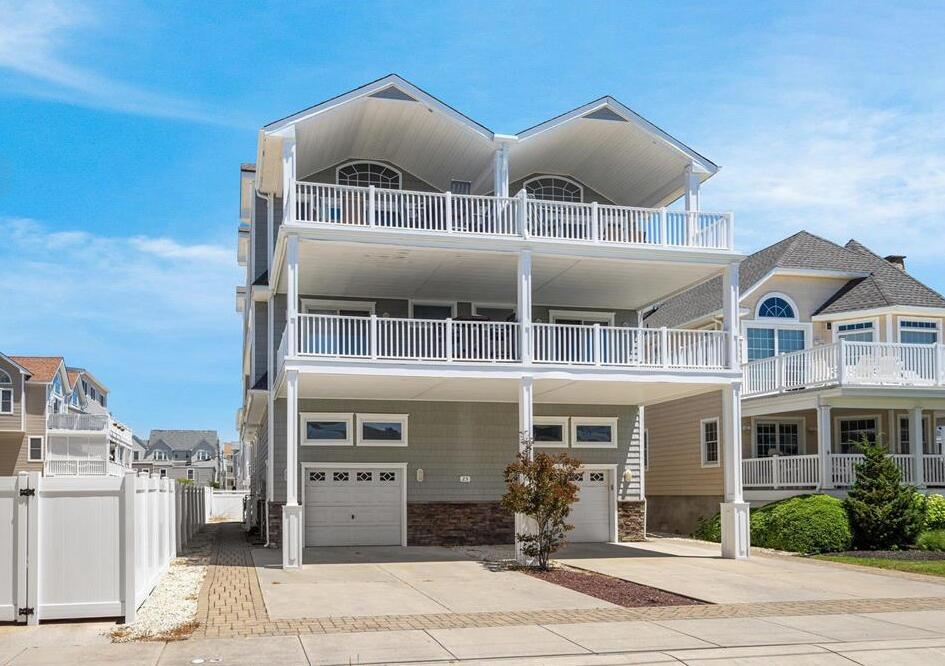 Long & Foster Vacation Rentals-25 46th Street West-image-1