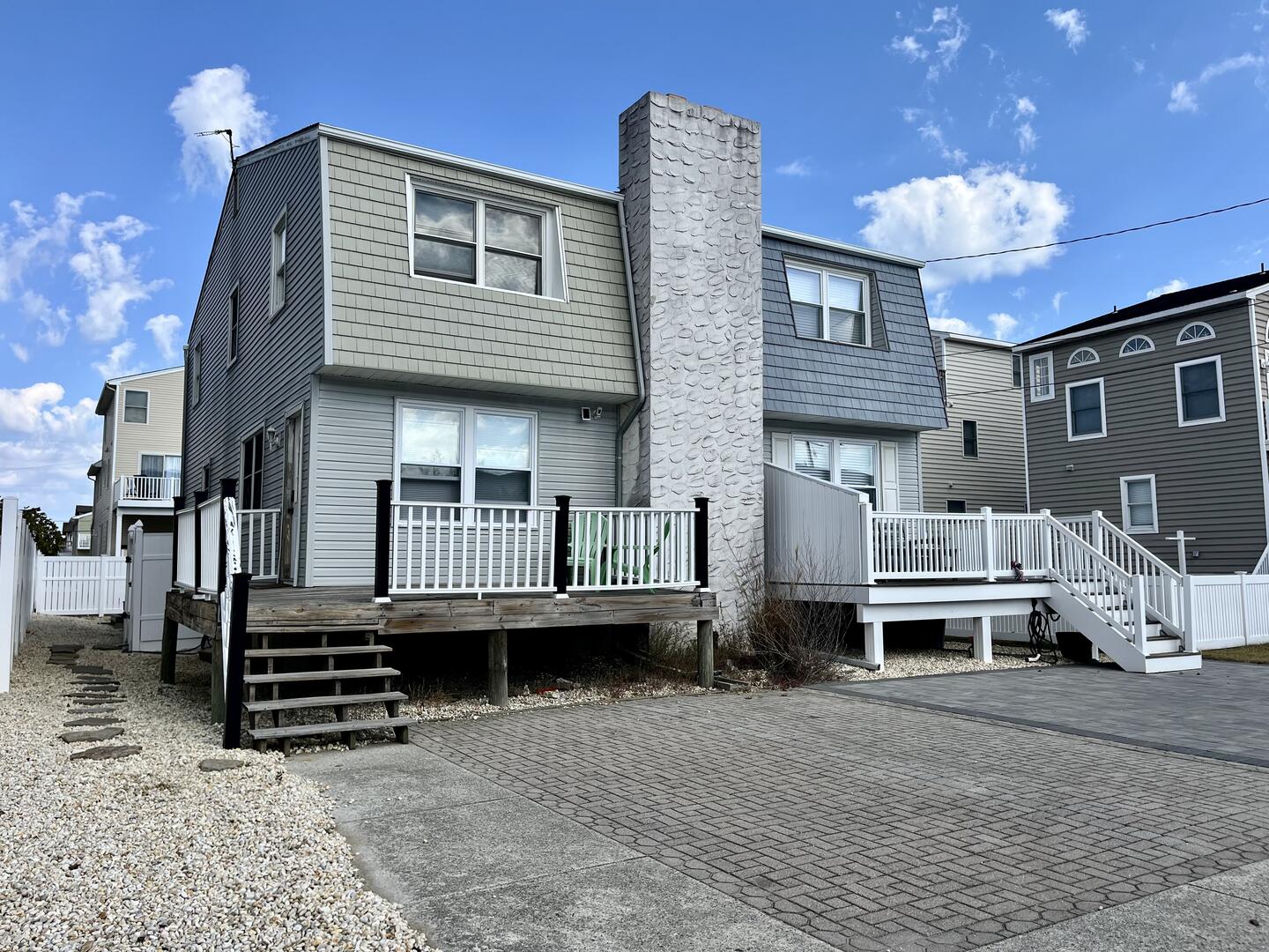 Long & Foster Vacation Rentals-209 38th Street West-image-1