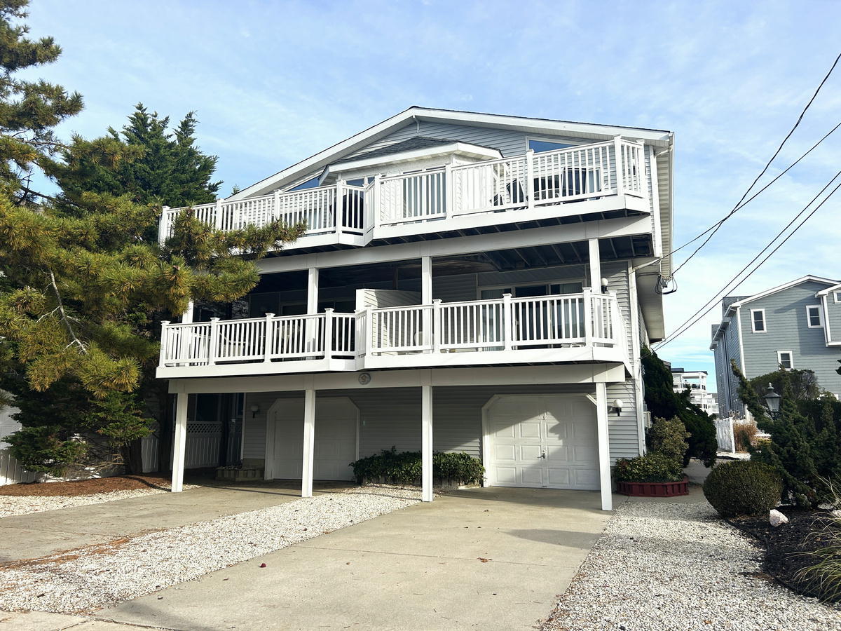 Long & Foster Vacation Rentals-9 65th Street East-image-1