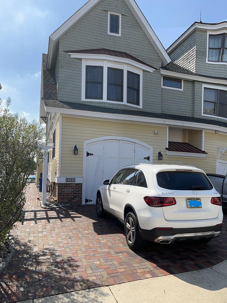 Long & Foster Vacation Rentals-316 45th Place East-image-1