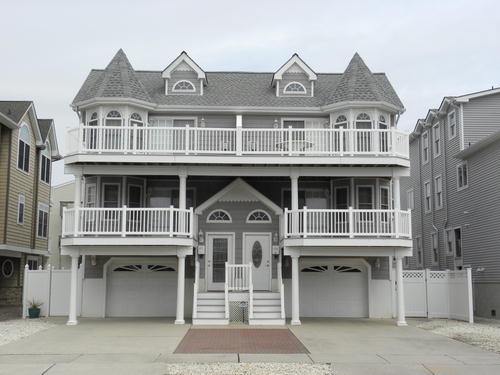 Long & Foster Vacation Rentals-107 61st Street West-image-1