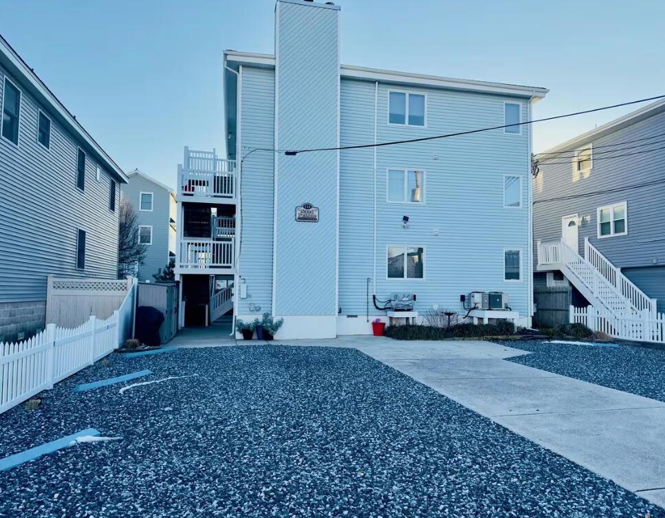 Long & Foster Vacation Rentals-114 37th Street Unit E-image-1