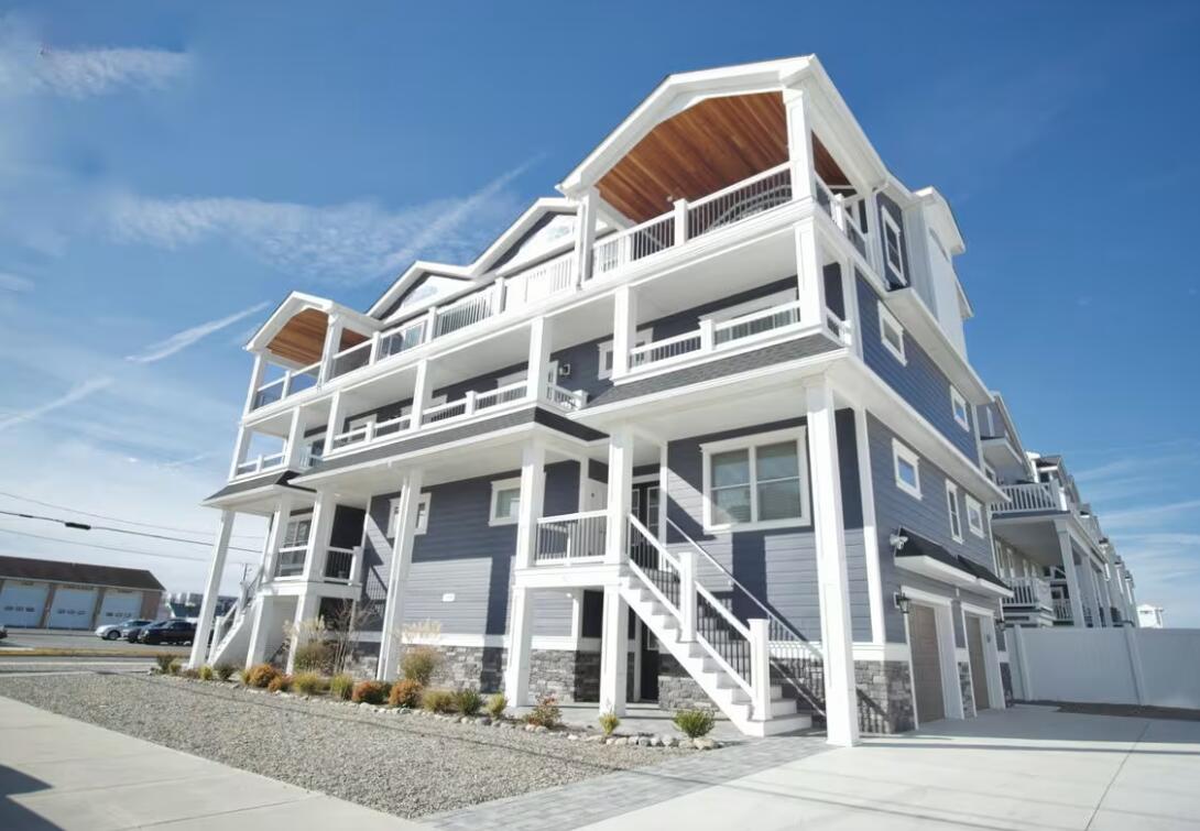 Long & Foster Vacation Rentals-3908 Central Avenue North-image-1