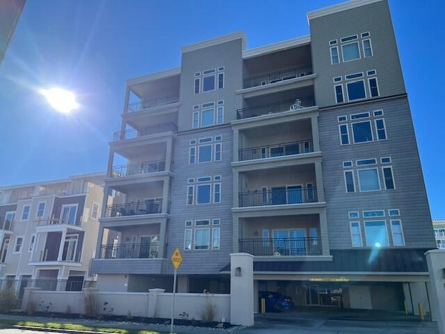 Long & Foster Vacation Rentals-408 E Farragut Road UNIT 201-image-1