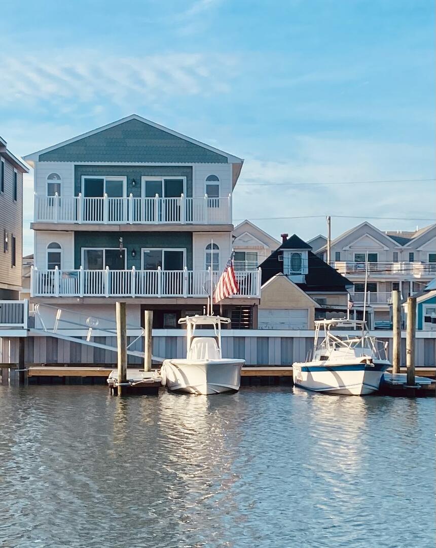 Long & Foster Vacation Rentals-407 W Tacony Road 3rd floor-image-1