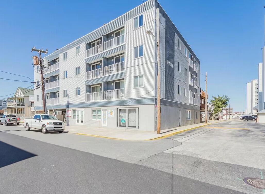 Long & Foster Vacation Rentals-23 38th Street #105-image-1