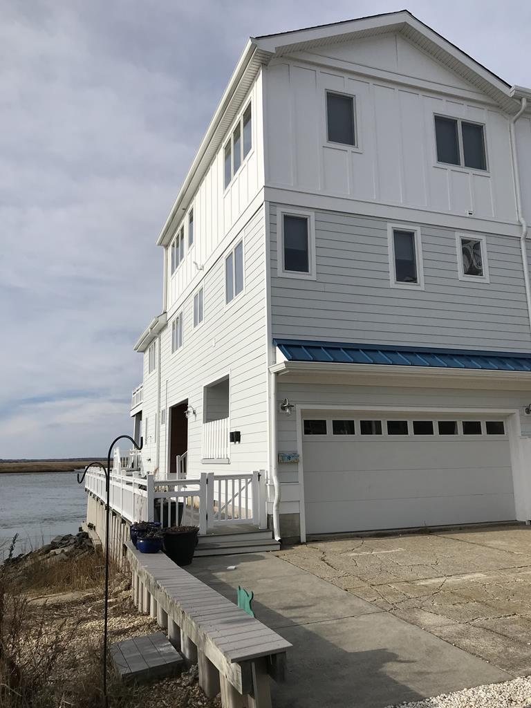 Long & Foster Vacation Rentals-8005 Roberts Ave South-image-1