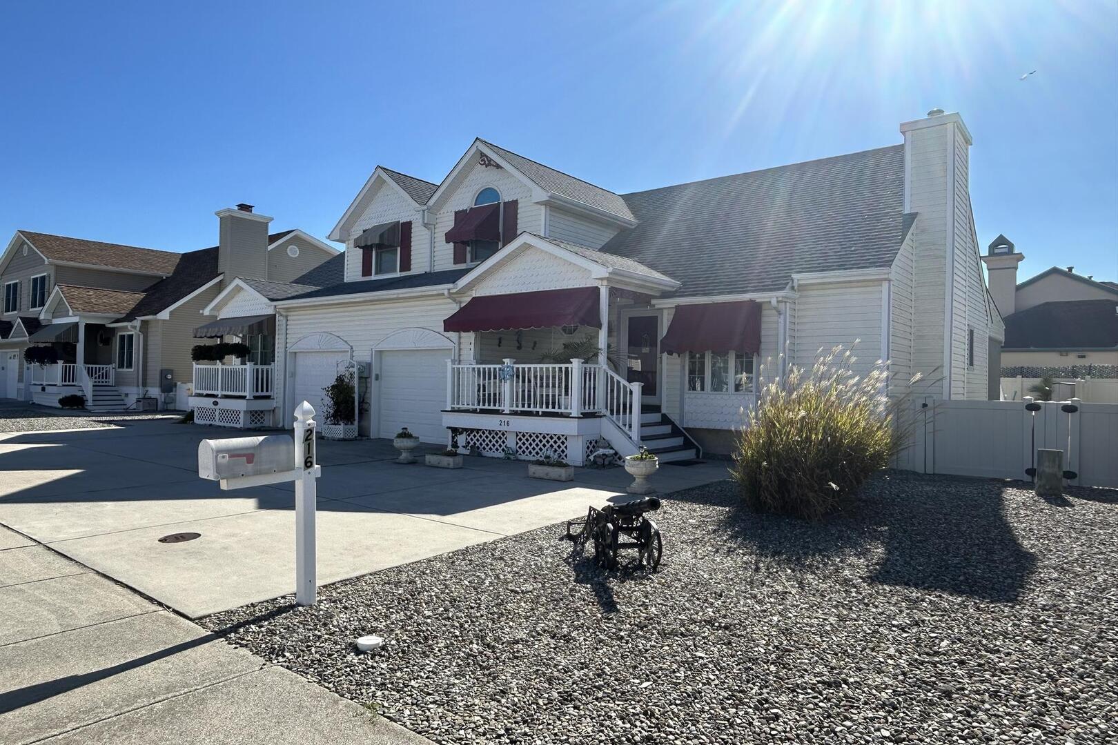 Long & Foster Vacation Rentals-216 E Memphis Avenue-image-1