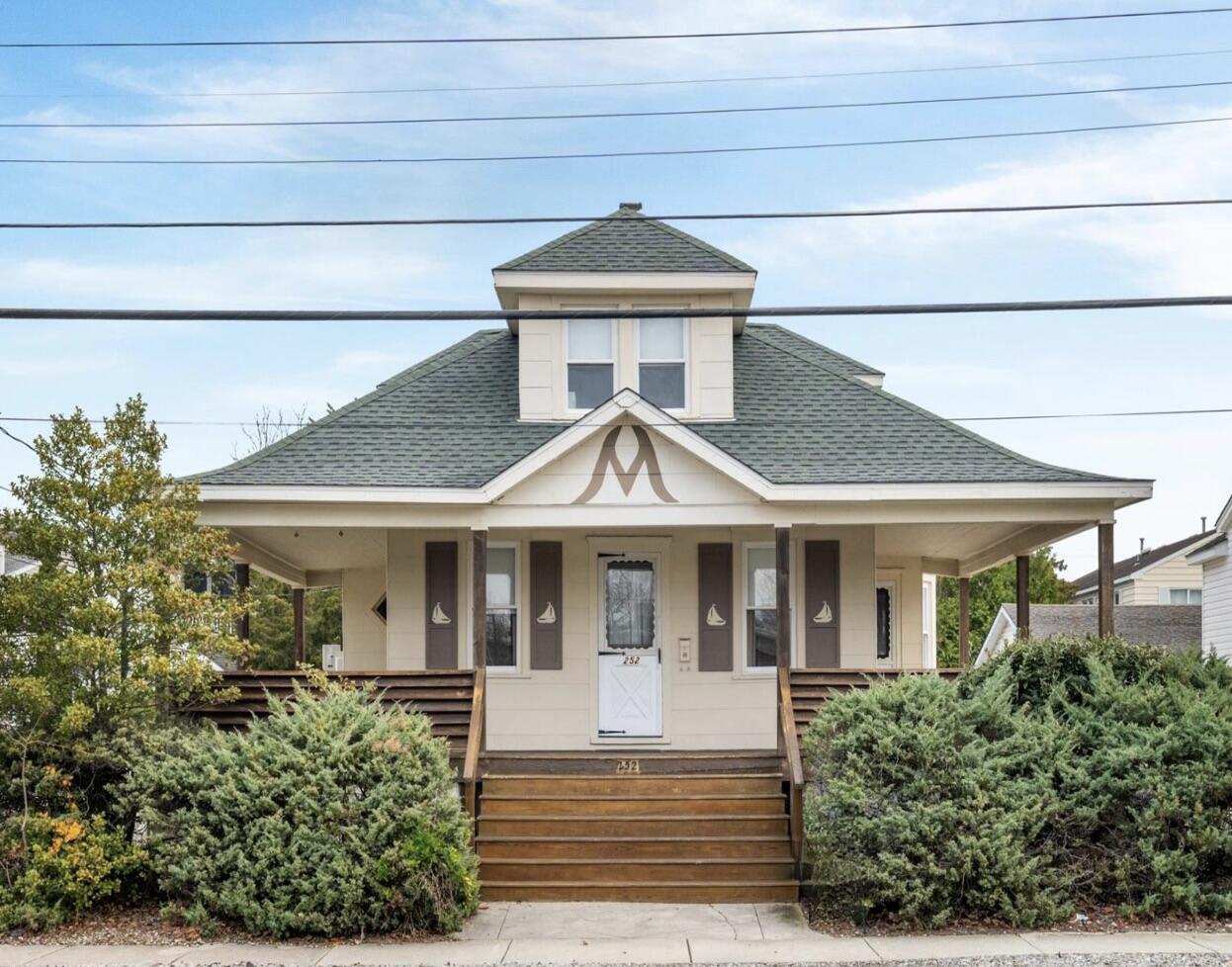 Long & Foster Vacation Rentals-252 93rd Street-image-1