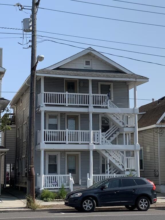 Long & Foster Vacation Rentals-1349 West Ave., Unit 3-image-1
